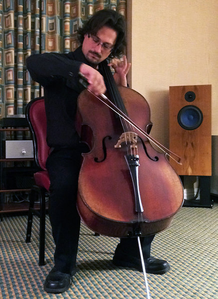 Cellistphotosm.jpg